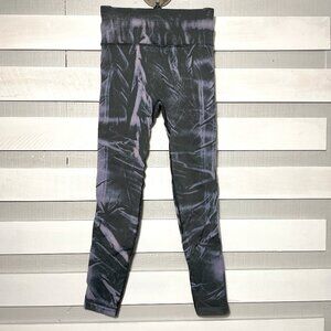Lululemon Leggings 25" purple & black tights Women's 6 Medium Wunder Under